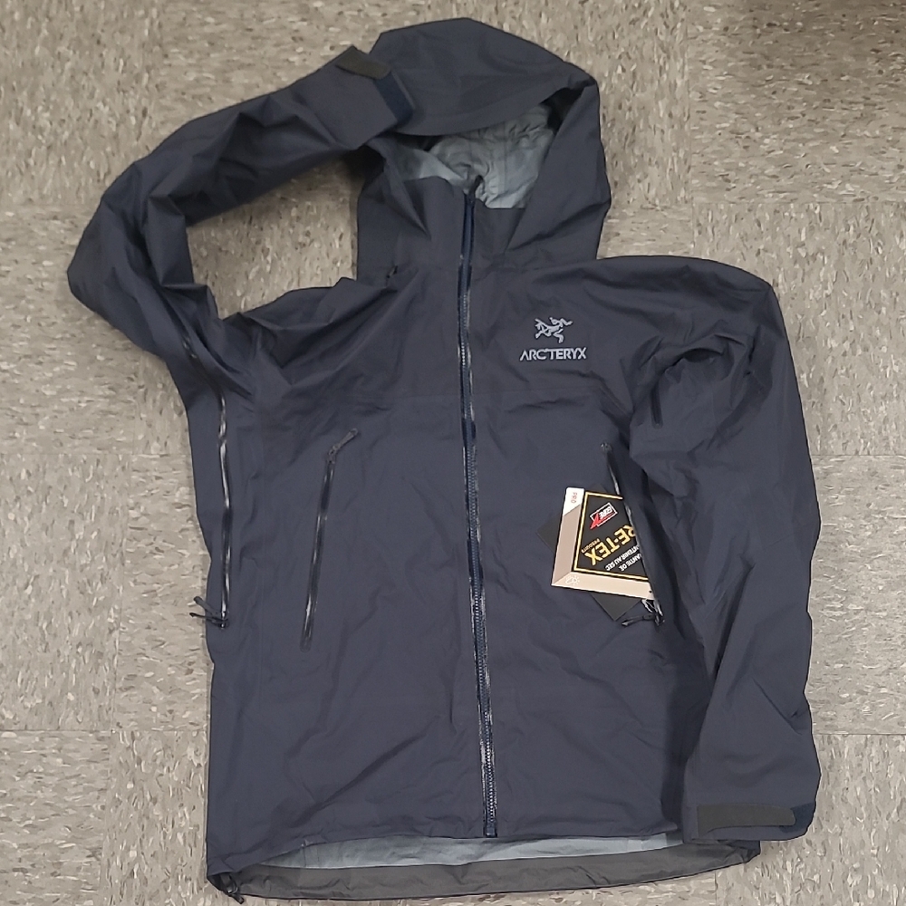 Arc'teryx Beta AR Jacket Men's - Black Sapphire, Medium - Season 2024